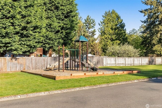 Building Photo - Charming 3-Bedroom 1.5 Bath Apt in Prime Bellevue Location.