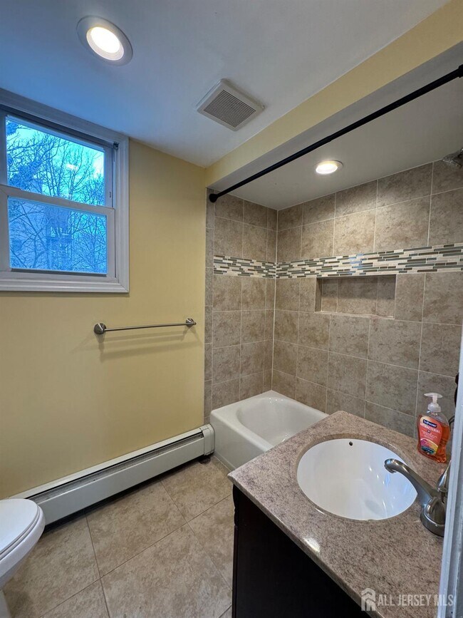 Building Photo - 80 Commerce St