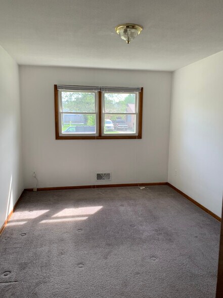 Building Photo - 2105 De Hoop Ave