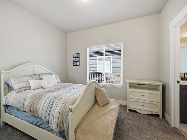Building Photo - 5029 Long Dr