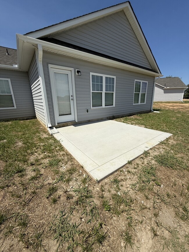 Building Photo - 102 Berkshire Cir