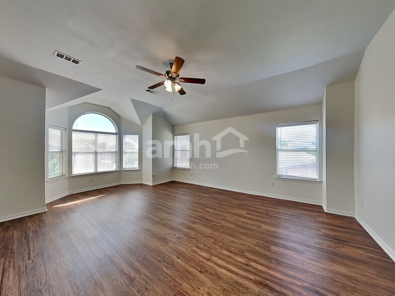 Building Photo - 2619 Hopkins Dr