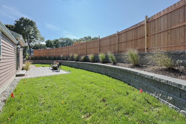 Building Photo - 144 Old Connecticut Path