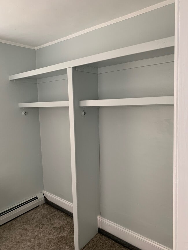 Closet - walk-in - 35 Walter St