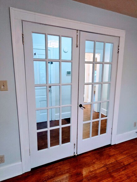 Building Photo - 1513 Holmes Ave