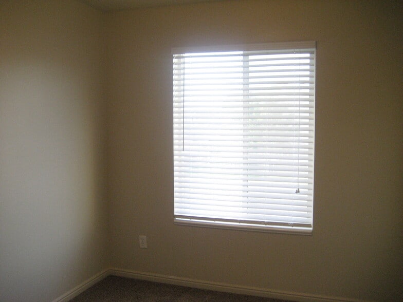 Bed1 - 4498 Chukar Dr