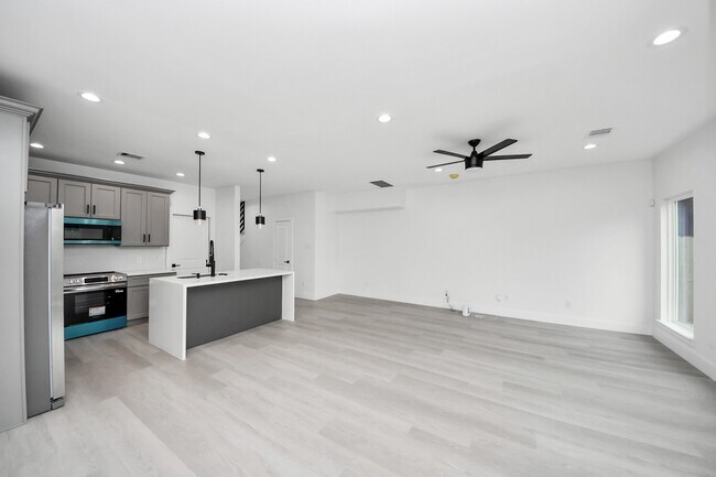 Building Photo - 8218 Lawler St