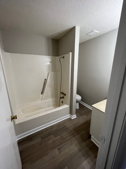 Building Photo - 131 Carriage Pl