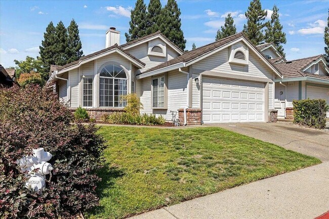 Primary Photo - Updated Contemporary 3 Bed / 2 Bath Home w...