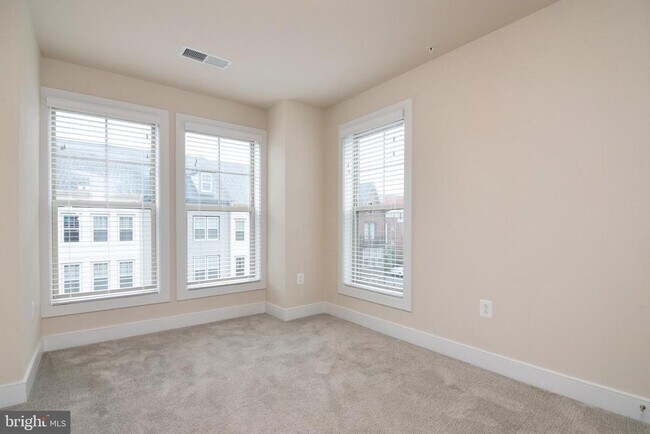 Building Photo - 316 Hendrix Ave