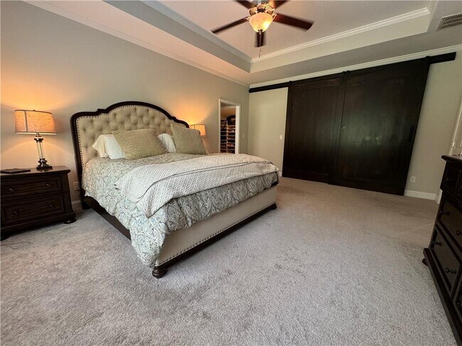 Building Photo - 512 Edgewater Dr