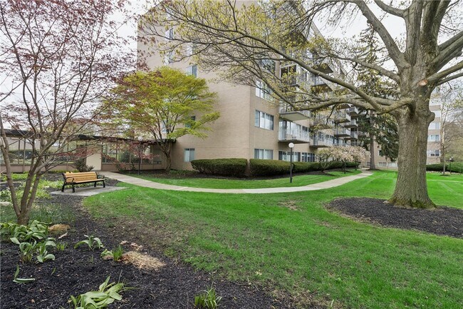 Building Photo - 1400 East Ave
