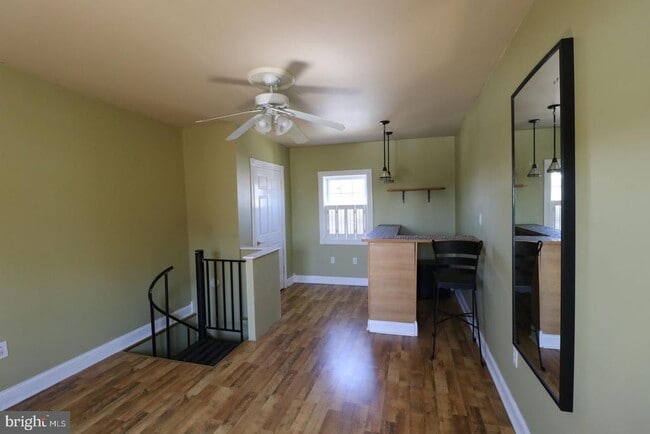 Building Photo - 1422 S Orianna St