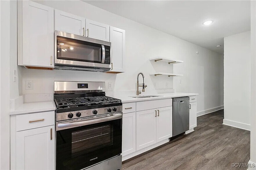 Building Photo - 3139 Ellwood Ave