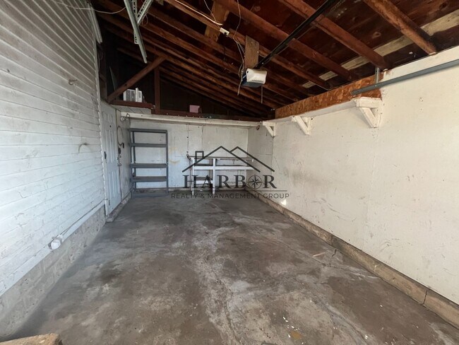 Building Photo - 804 12th Ave SW