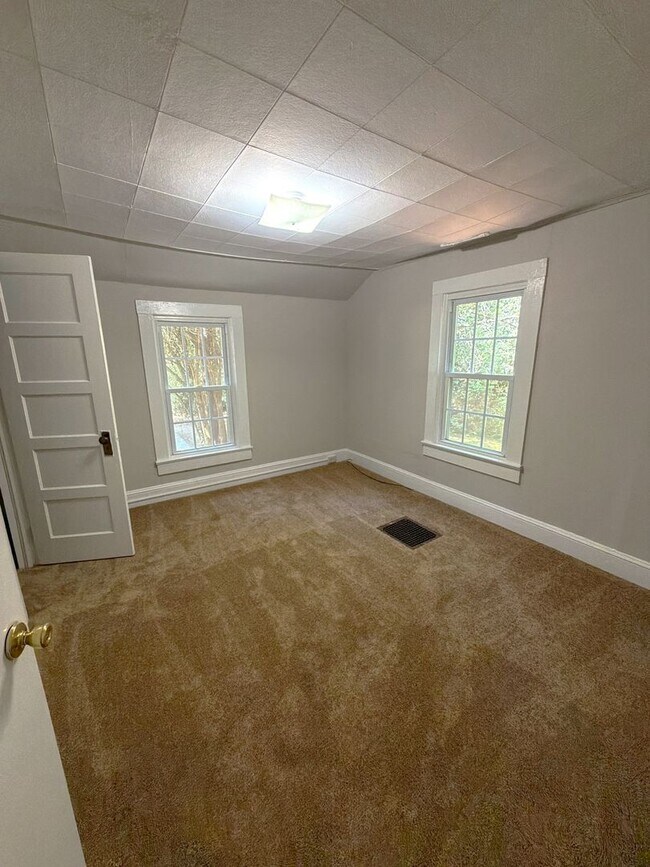 Building Photo - 3516 Eastway Dr