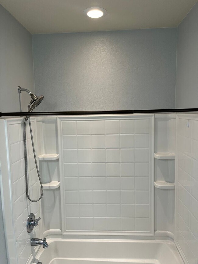 Building Photo - Stylish Willow Glen Townhome with Dual Master Suites, High Ceilings & Modern Upgrades!