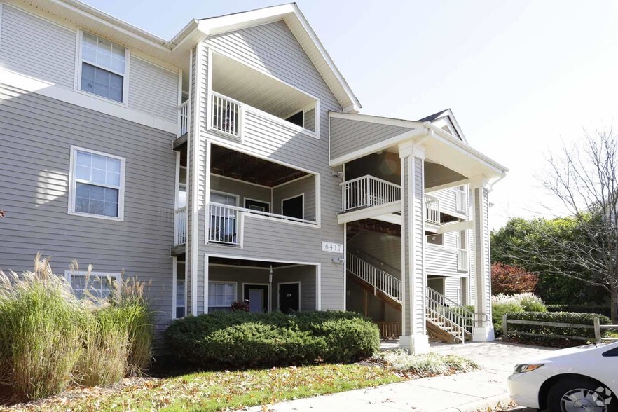 Primary Photo - Lee Overlook Apartments