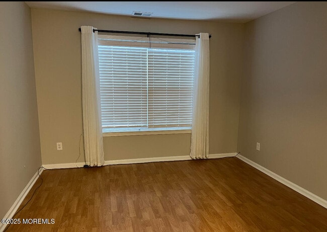 Building Photo - 102 Wedgewood Cir