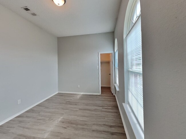 Building Photo - Beautiful 4BR Home in Denton with Fireplace, Fenced Yard & Garage