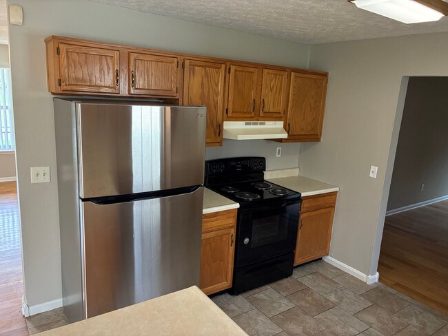 Building Photo - **NEW PRICE**   **New Paint**   **New Carpet**  Ready for YOU!!