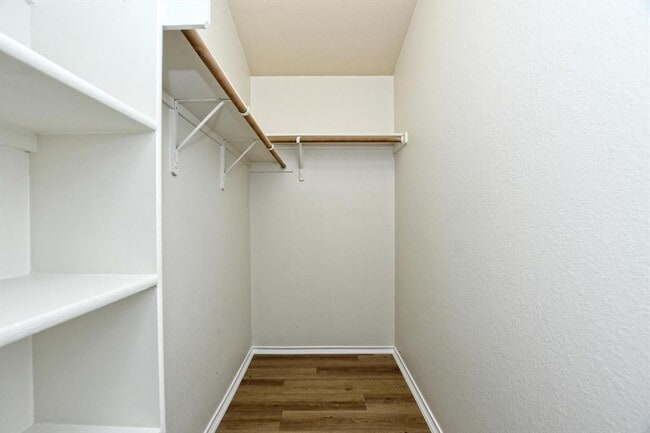 Building Photo - 2112 Mir Woods Dr