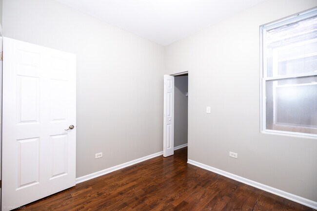 Building Photo - 4326 S Calumet Ave