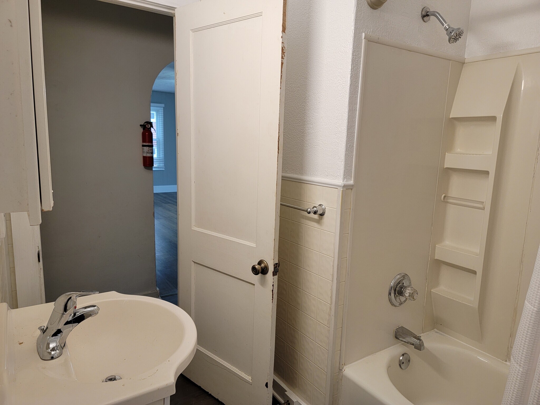 Building Photo - 100 E Elm St