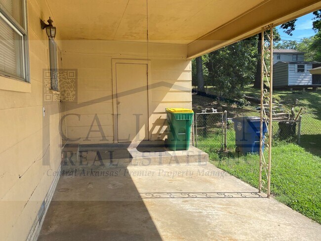 Building Photo - NLR 2 Bedroom Home