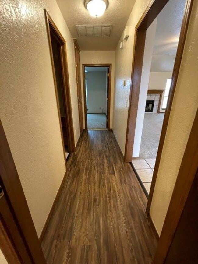 Building Photo - New Paint! 3 beds, 2 full baths, 2 car garage home for rent in S. OKC and Moore schools!