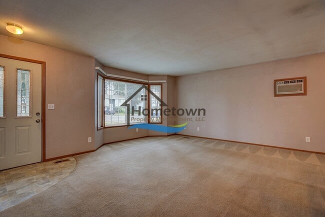 Building Photo - Very Nice 2 Bed Home with Fully Fenced Bac...