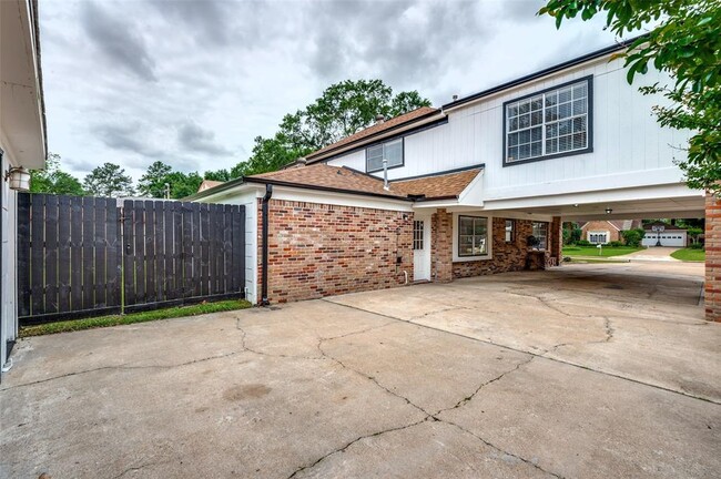 Building Photo - 12806 Shady Knoll Ln