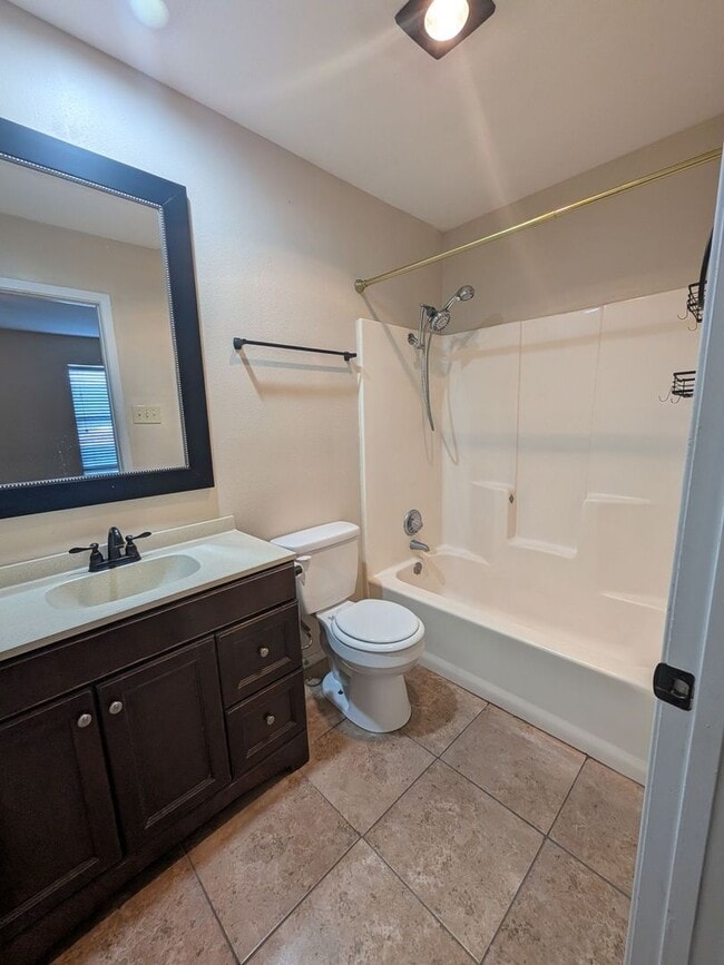 Building Photo - 956 Sunmeadow Dr