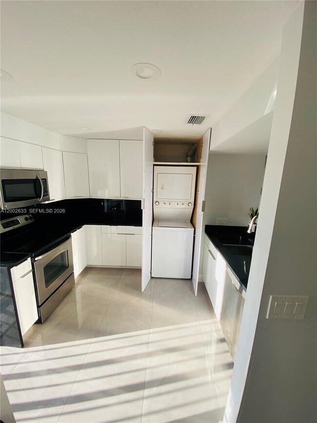 Building Photo - 199 SW 12th Ave