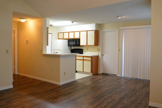 Building Photo - METROWEST: Popular Tradewinds Community!