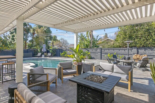 Building Photo - 1449 Norwich Ave