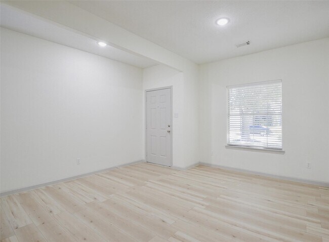 Building Photo - 6627 Stonecross Creek Ln