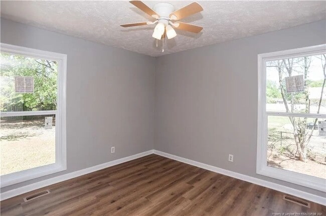 Building Photo - 2012 Lakemeadow Dr