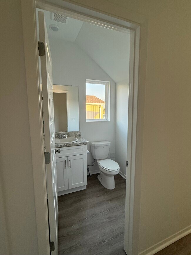 Building Photo - 6716 Memphis