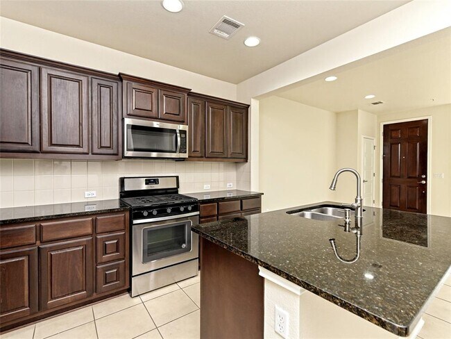 Building Photo - 6814 E Riverside Dr