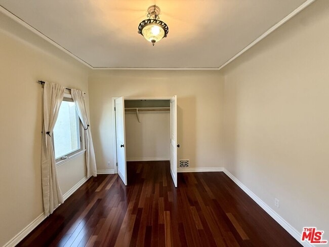 Building Photo - 1227 Ridgeley Dr