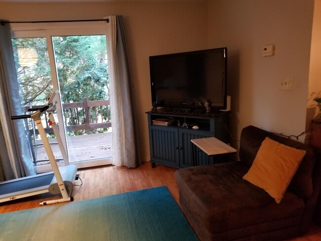 Building Photo - 15 Winding Pond Rd