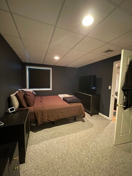 The bedroom area (1/3) - 18 Old Neck Ct