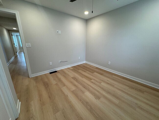 Building Photo - 1234-1236-1236 Summit St