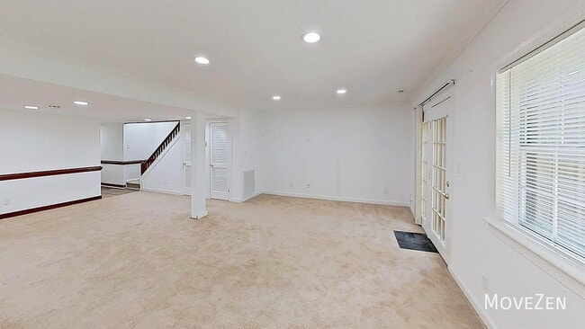 Building Photo - 5813 Nottoway Ct