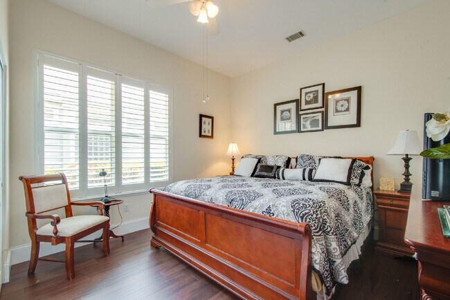 Building Photo - "Charming 3 Bed, 2.5 Bath Rental in Blufft...