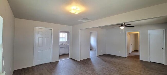 Building Photo - 218 Dodson St