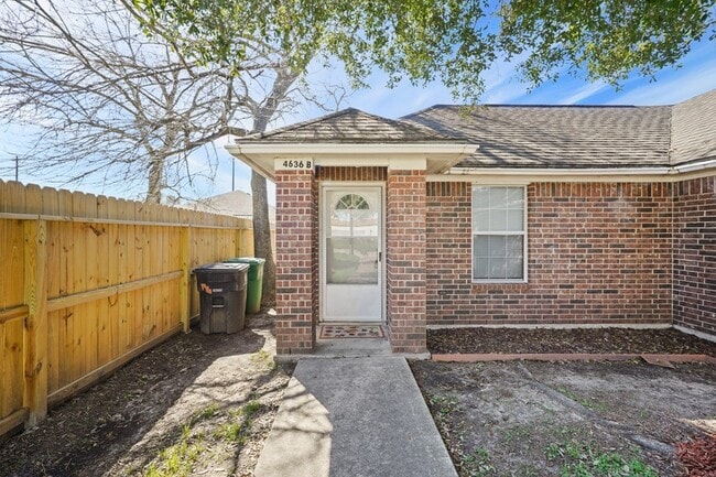 Building Photo - 4636 Mayflower St
