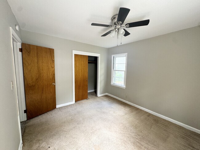 Building Photo - 221 Shirley Dr