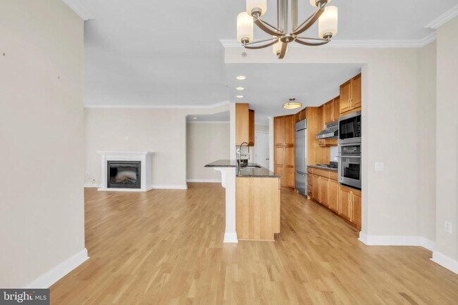 Building Photo - 400 S Broad St